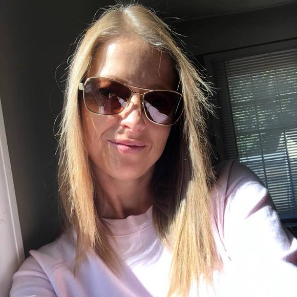 Meet your Posher, Jenn - Picture 1 of 1